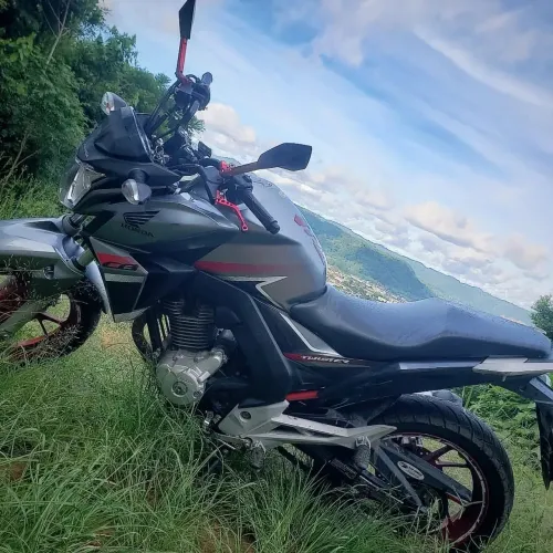 Twister 250f prata 2018