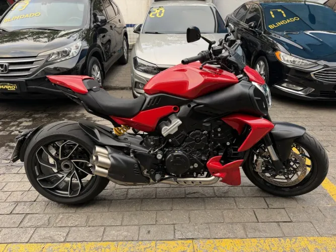 Ducati Diavel v4 2026