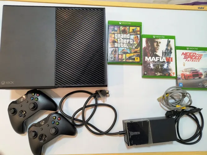 Xbox One 1 TB + jogos + controles 