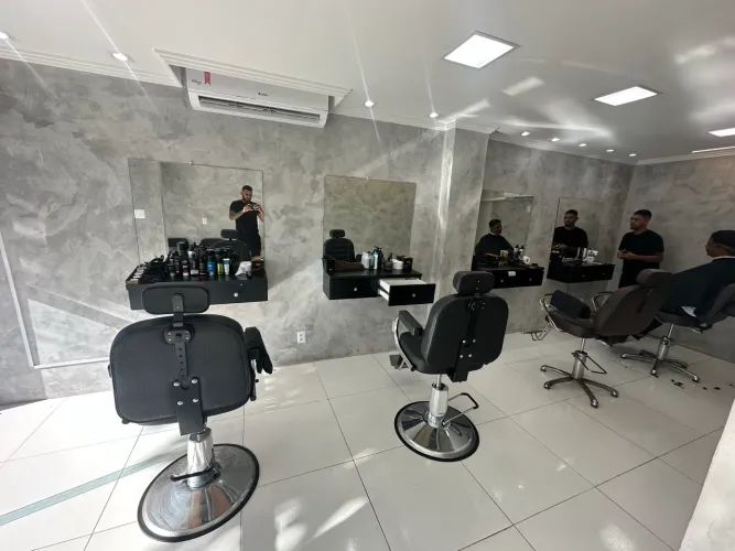 BANCADA E ESPELHO PARA BARBEARIA
