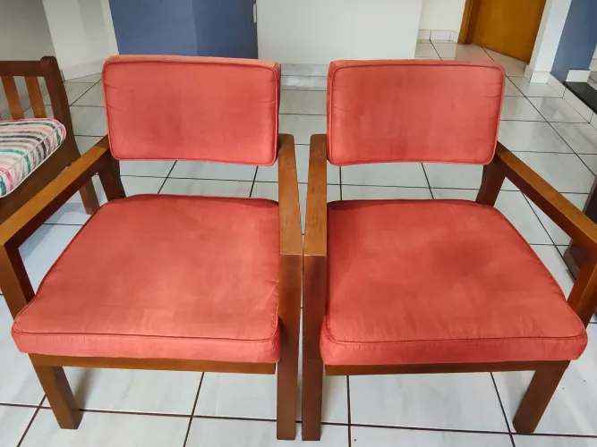 Poltronas confortáveis e bem conservadas