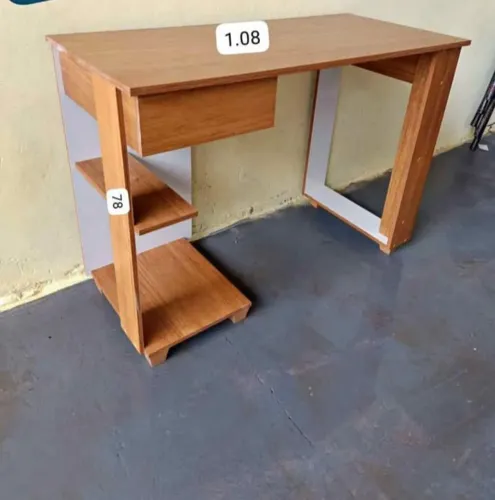 Escrivaninha nova na promoção