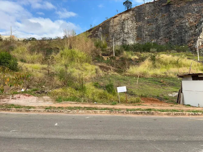 Lote a venda no bairro jardim dos Alfineiros ( Juiz de Fora )