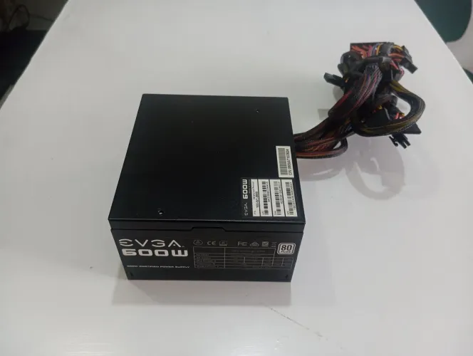 FONTE EVGA 600W R$199.90 SEMINOVA