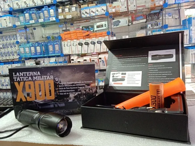 Lanterna Militar X900 Tática