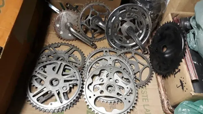 Coroas e pedivelas para bicicletas antigas a partir de 30,00 Pix - 2609