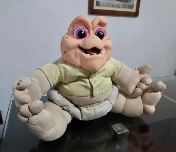 Boneco Baby Sauro fala em Inglês - Família Dinossauro Anos 90