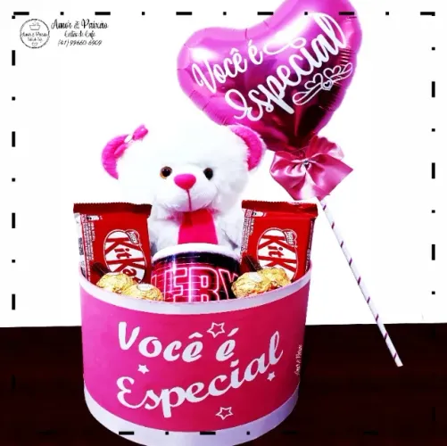 Presente com Caneca Personalizada 