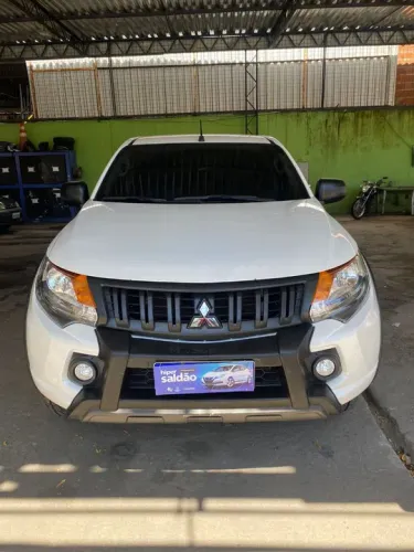 L200 Triton 2023 77mil km pneus novos 
