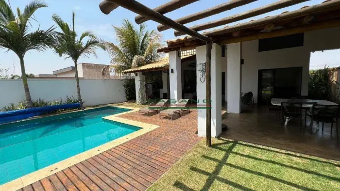Casa em condomínio em Rifaina - mobiliada e equipada - 4 suítes - piscina - varanda gourme