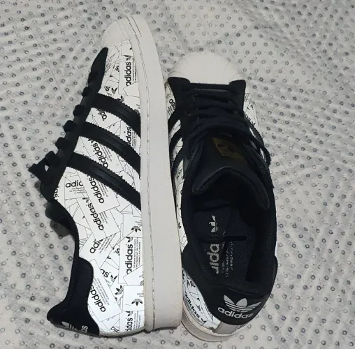 Tênis Adidas Superstar Branco e Preto