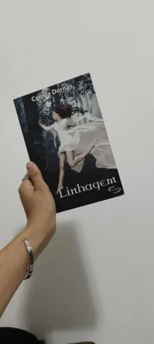 Livro Linhagem - Camila Dornas