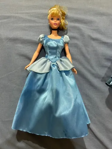 Boneca Barbie Cinderella - Disney princesas anos 2000