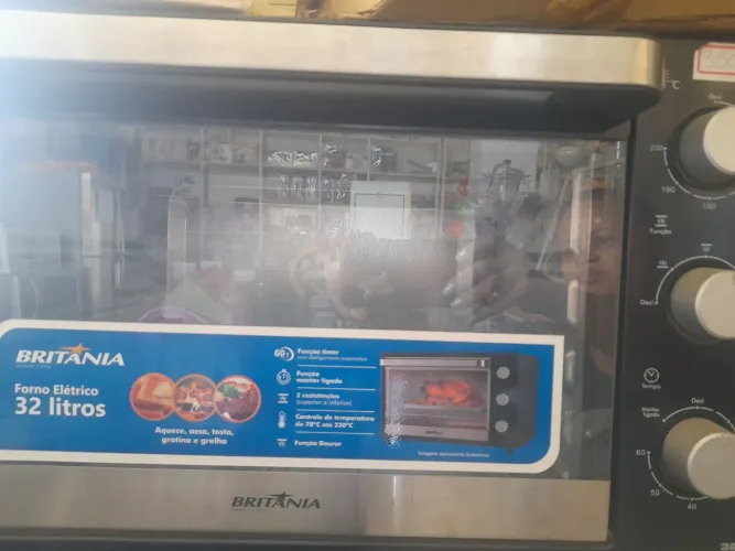 Forno  elétrico  Britânia 32 litros 