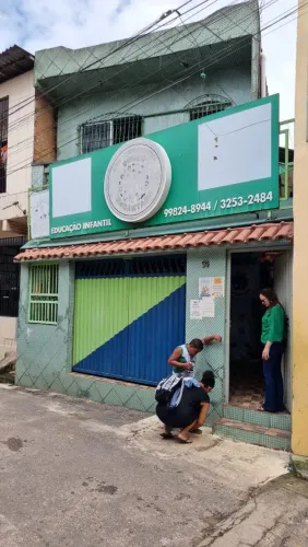 Vende-se prédio escolar em pleno funcionamento 