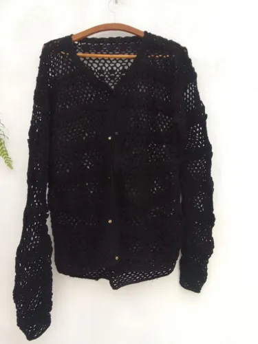 Várias blusas em crochê 