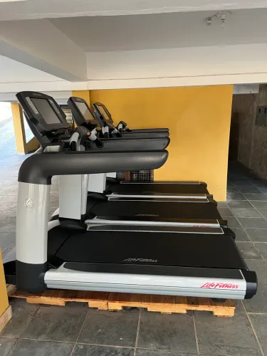 Esteira life fitness 95T