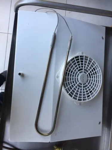Evaporador para sistema de ar gelado para freezer com resistencia e Valvula de expansão