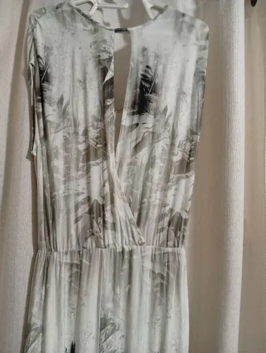 Vestido shoulder decote nas costas e forro na parte de baixo