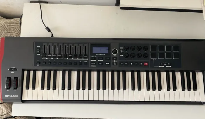 Teclado Controlador MIDI Novation Impulse 61 