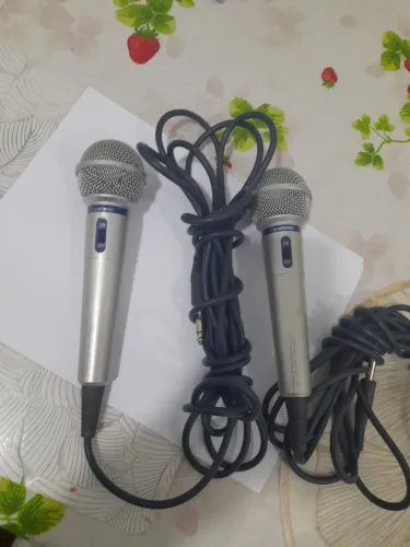 Microfones com Fio para Karaokê - Ótimo Estado