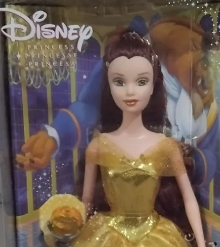 Boneca Bella antiga com anel