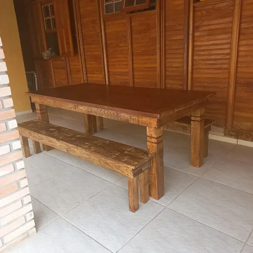 Mesa Rústica com bancos 