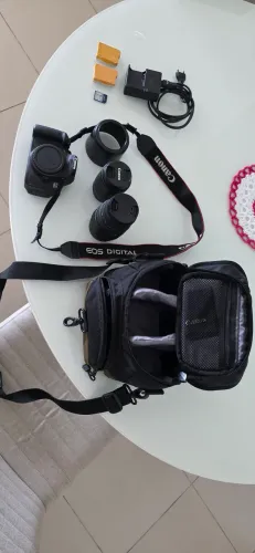 Kit Câmera CANON EOS 700D + itens