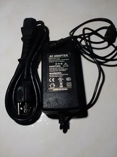 Adaptador fonte mais cabo.