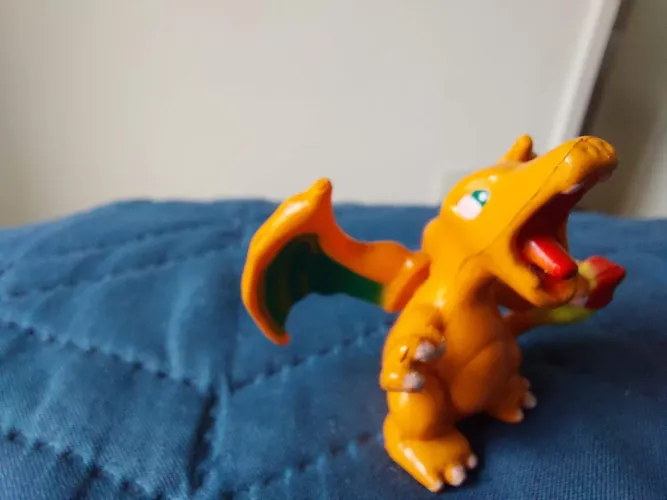 Charizard de brinquedo - Pokemon