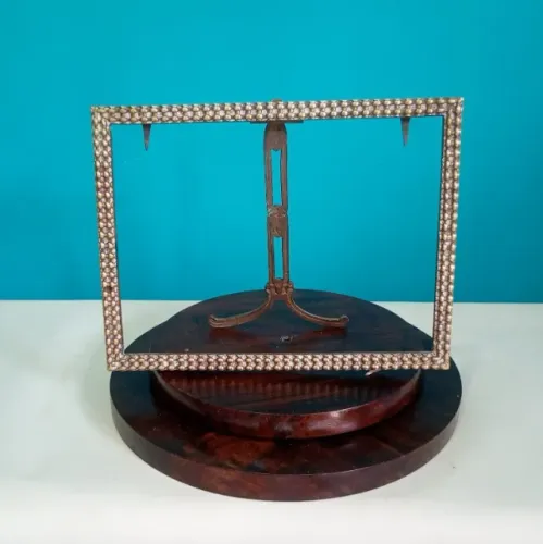 Antigo porta retrato em bronze