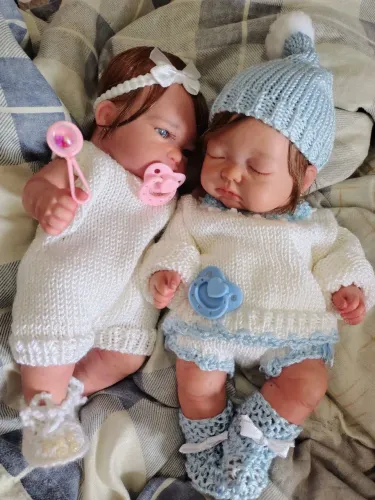 Minis Bebês Reborn gêmeas - as duas