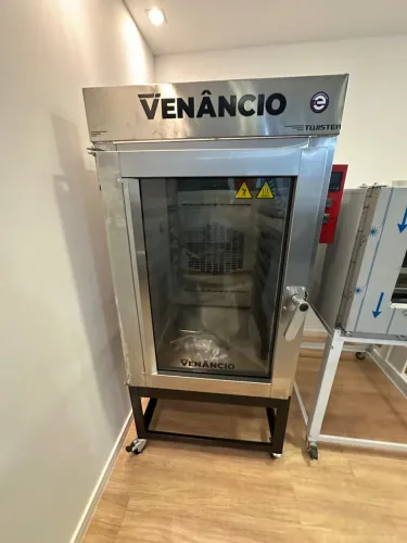 Forno elétrico 380V trifásico Industrial Venâncio Twister 10 telas