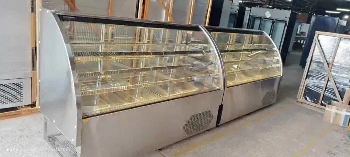Balcão padaria linha suprema lixo vidro curvo Chimafrio - Marcos