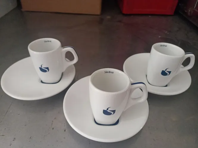 Xícaras de Café com Pires São Braz