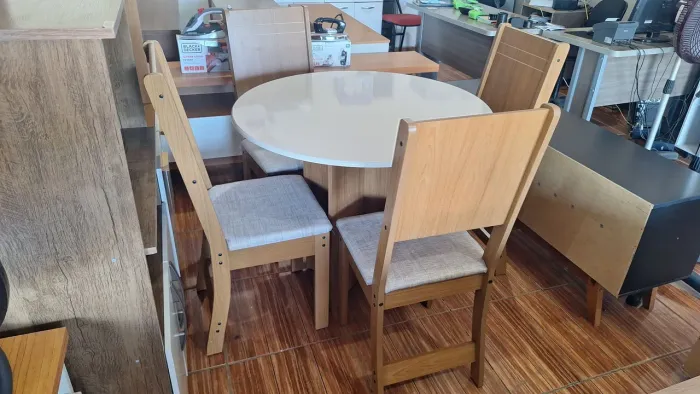 Mesa de Jantar Redonda 4 Cadeiras MDF