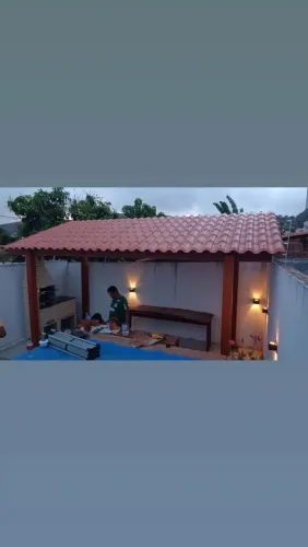 Cobertas, pergolados, decks... Em madeira maciça.