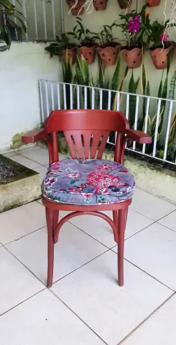 Cadeir Thonart modelo Merlim