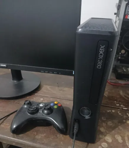 Xbox 360 destravado com hd e um controle