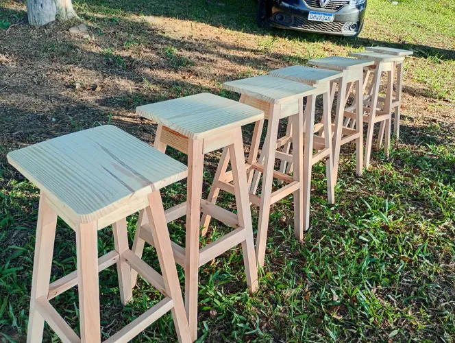 Banquetas de Madeira Artesanais - Perfeitas para seu espaço!