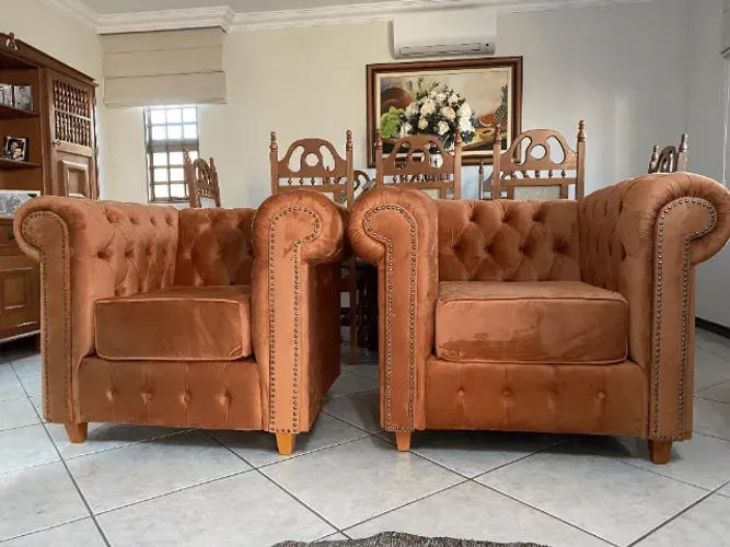 Poltrona Chesterfield Duque Estilo Retrô com Capitonê R$1,759,00 Cada