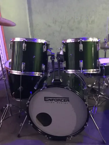 Bateria completa seminova profissional.