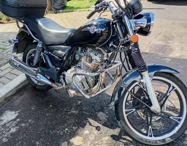 Vendo moto Chopper road 150....