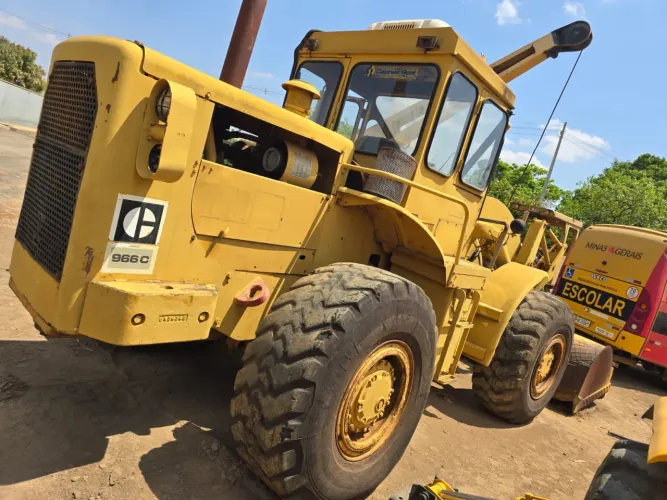 Pá carregadeira CAT 966C