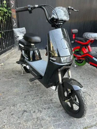 Scooter Elétrica Moderna - Design e Conforto!
