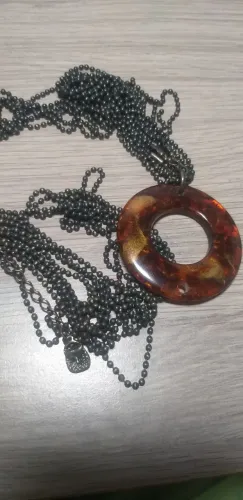 Colar longo com pingente em pedra olho de tigre.