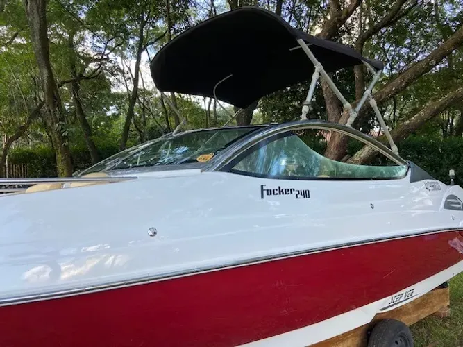Lancha Focker 240 - 2014 - motor Mercury Verado 200HP