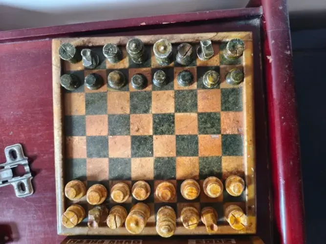 Tabuleiro de Xadrez e Damas em Pedra