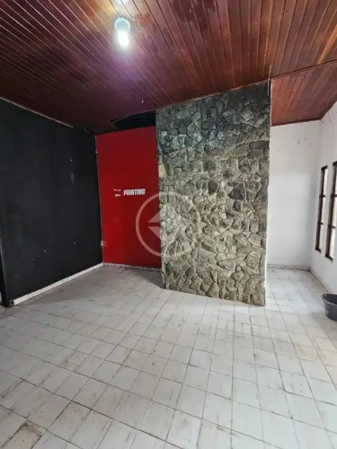 Vende-se ou aluga Prédio comercial, no Areão próximo a Av. Miguel Sutil codigo: 123765