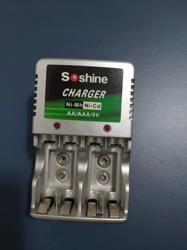 Carregador Inteligente Soshine - Carrega Pilhas AA, AAA e Baterias 9V